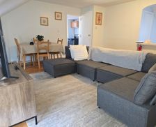 United States New York Troy vacation rental compare prices direct by owner 32809526