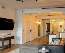 United States New York Utica vacation rental compare prices direct by owner 32910902