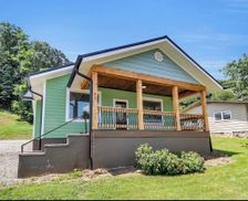 United States North Carolina Waynesville vacation rental compare prices direct by owner 28173496