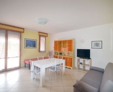 Italy Emilia-Romagna Lido delle Nazioni vacation rental compare prices direct by owner 4441385