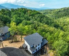 United States Tennessee Gatlinburg vacation rental compare prices direct by owner 32394958