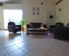 France Nouvelle-Aquitaine Saintes vacation rental compare prices direct by owner 33110806