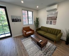 United States New York Queens vacation rental compare prices direct by owner 32587987