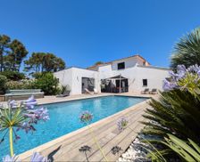 France Provence-Alpes-Côte d'Azur Le Castellet vacation rental compare prices direct by owner 5687079