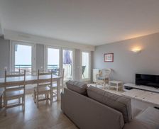 France Nouvelle-Aquitaine Anglet vacation rental compare prices direct by owner 8166250