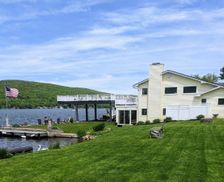 United States New York Greenwood Lake vacation rental compare prices direct by owner 11361315