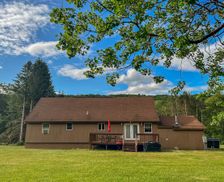 United States New York Livingston Manor vacation rental compare prices direct by owner 24724107