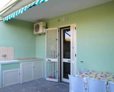 Italy Baia Verde Baia Verde vacation rental compare prices direct by owner 33596756