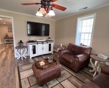 United States North Carolina Barnardsville vacation rental compare prices direct by owner 32896402