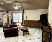 United States Texas Elgin vacation rental compare prices direct by owner 32825837