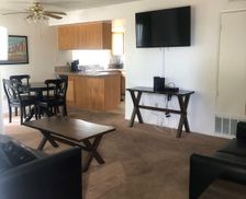 United States California Bakersfield vacation rental compare prices direct by owner 464359