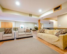 United States Illinois Elk Grove Village vacation rental compare prices direct by owner 2477284