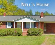 United States North Carolina Shelby vacation rental compare prices direct by owner 2415523