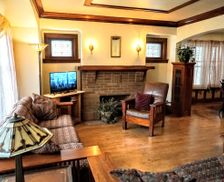 United States Wisconsin West Allis vacation rental compare prices direct by owner 337011