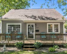 United States Iowa Cedar Rapids vacation rental compare prices direct by owner 2046718