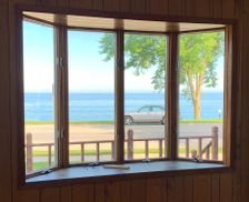 United States Wisconsin Algoma vacation rental compare prices direct by owner 2085596