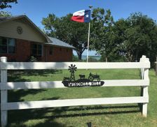 United States Texas Sanger vacation rental compare prices direct by owner 2398949