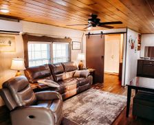 United States Tennessee Oneida vacation rental compare prices direct by owner 2328168