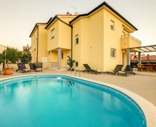 Croatia Istarska županija Pula vacation rental compare prices direct by owner 5068028