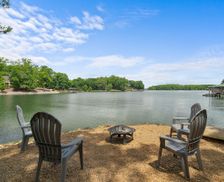 United States North Carolina Mooresville vacation rental compare prices direct by owner 2581428