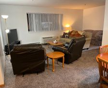 United States Iowa Cedar Rapids vacation rental compare prices direct by owner 10284144