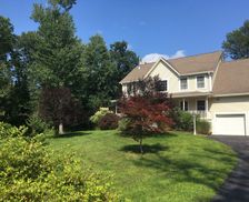 United States New York Fishkill vacation rental compare prices direct by owner 13191151