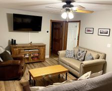 United States New York Lake George vacation rental compare prices direct by owner 11517898