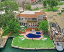 United States Texas Montgomery vacation rental compare prices direct by owner 11513576
