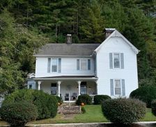 United States North Carolina Pisgah Forest vacation rental compare prices direct by owner 9687536