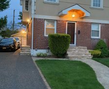 United States New York Elmont vacation rental compare prices direct by owner 10037943