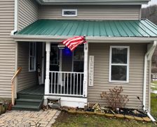 United States New York Grove vacation rental compare prices direct by owner 11671807