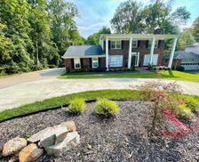 United States Kentucky Louisville vacation rental compare prices direct by owner 33206808