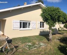 France Nouvelle-Aquitaine Soulac-sur-Mer vacation rental compare prices direct by owner 24875177
