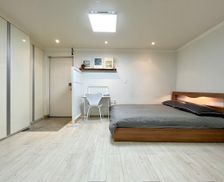 South Korea Seoul Mapo-gu vacation rental compare prices direct by owner 13264582