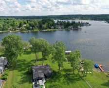 United States Michigan Fenton vacation rental compare prices direct by owner 24009281