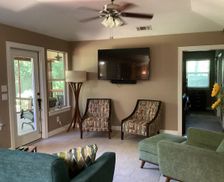 United States Texas Montgomery vacation rental compare prices direct by owner 29870086