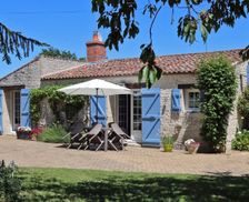 France Pays de la Loire Lairoux vacation rental compare prices direct by owner 27290114