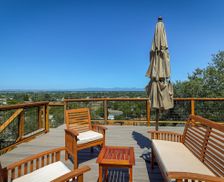 United States California Redding vacation rental compare prices direct by owner 23911597