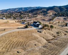 United States California Leona Valley vacation rental compare prices direct by owner 24444907