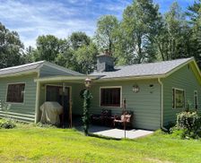 United States New York Saranac Lake vacation rental compare prices direct by owner 24032639