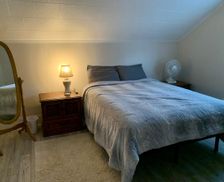 United States New York Glens Falls vacation rental compare prices direct by owner 25410003