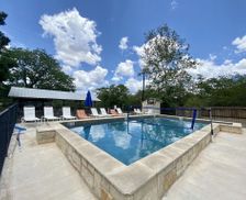 United States Texas Leakey vacation rental compare prices direct by owner 23692241