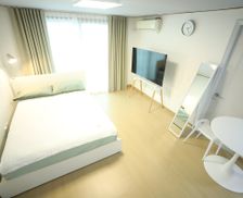 South Korea Seoul Mapo-gu vacation rental compare prices direct by owner 24213774