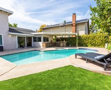 United States California Santa Ana vacation rental compare prices direct by owner 25713608