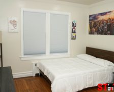 United States New York Queens vacation rental compare prices direct by owner 25306823