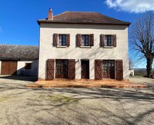 France Auvergne-Rhône-Alpes Montoldre vacation rental compare prices direct by owner 28289700