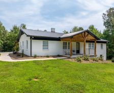 United States North Carolina Township of Taylorsville vacation rental compare prices direct by owner 29564442