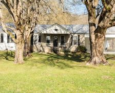 United States Tennessee Linden vacation rental compare prices direct by owner 29173726