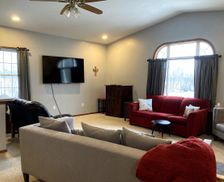 United States Iowa Spring Hill vacation rental compare prices direct by owner 27864386