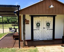 United States Texas Cleburne vacation rental compare prices direct by owner 27812243